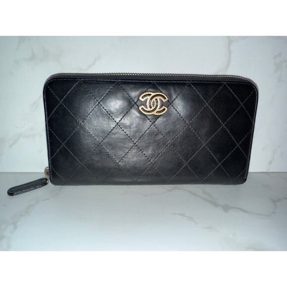 Chanel Black Quilted Leather Zip Around Wallet Gold CC Logo Classic Long Wallet